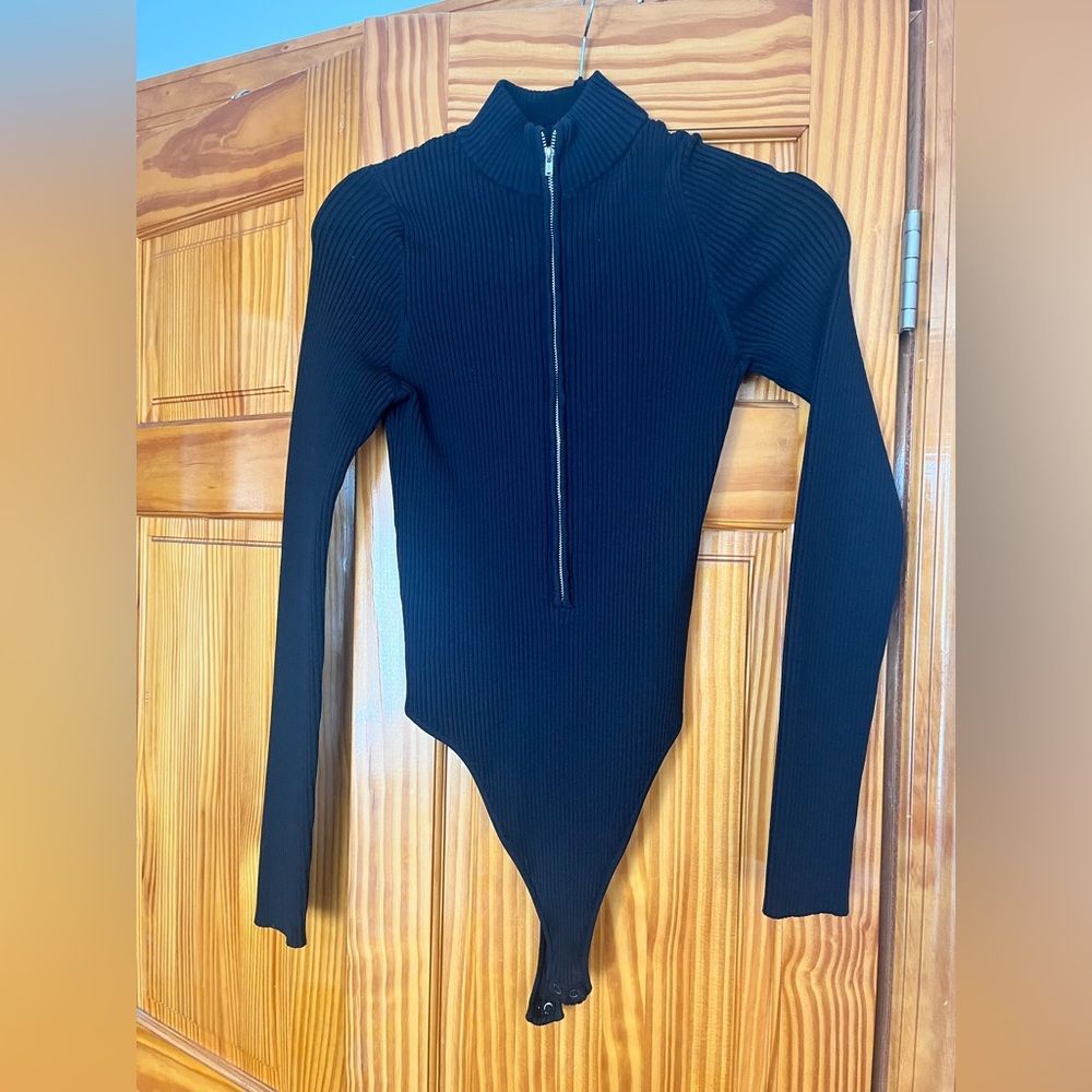 Good American Black Ribbed Long Sleeve Zip-Up Bodysuit